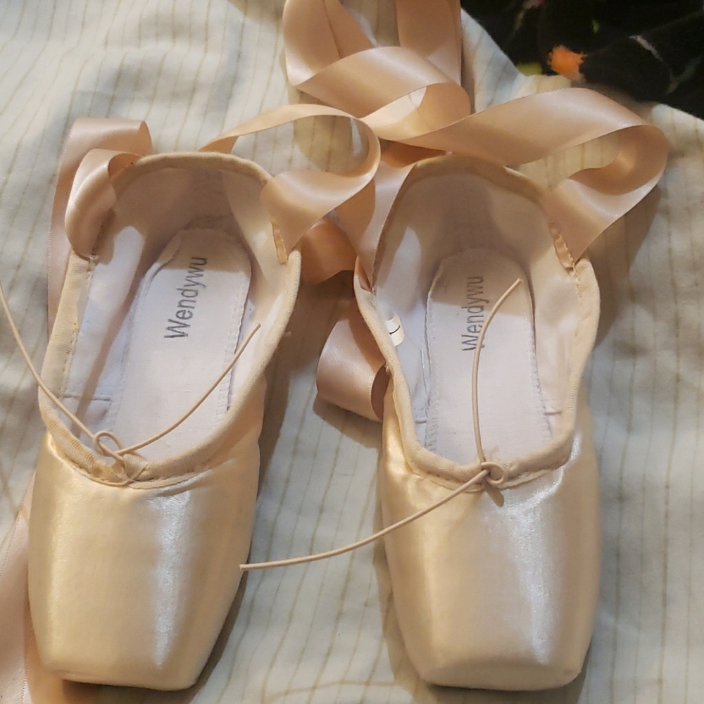 Wendy Wu girls ballet toe shoes